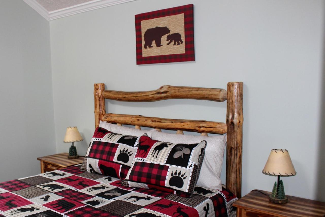 Spacious Downtown Condo Walking Distance To Downtown Gatlinburg Sleeps 6 Guests Luaran gambar