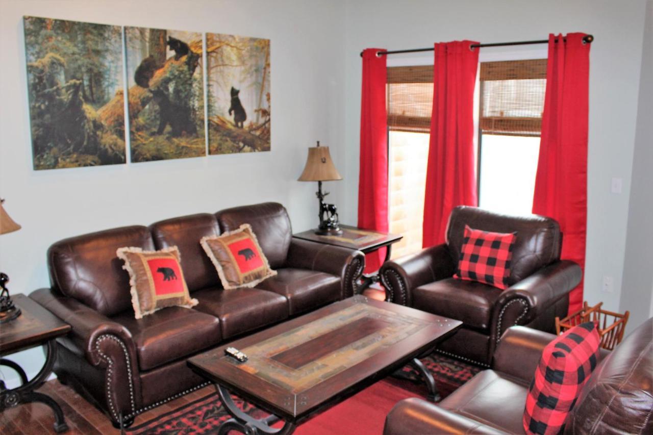 Spacious Downtown Condo Walking Distance To Downtown Gatlinburg Sleeps 6 Guests Luaran gambar