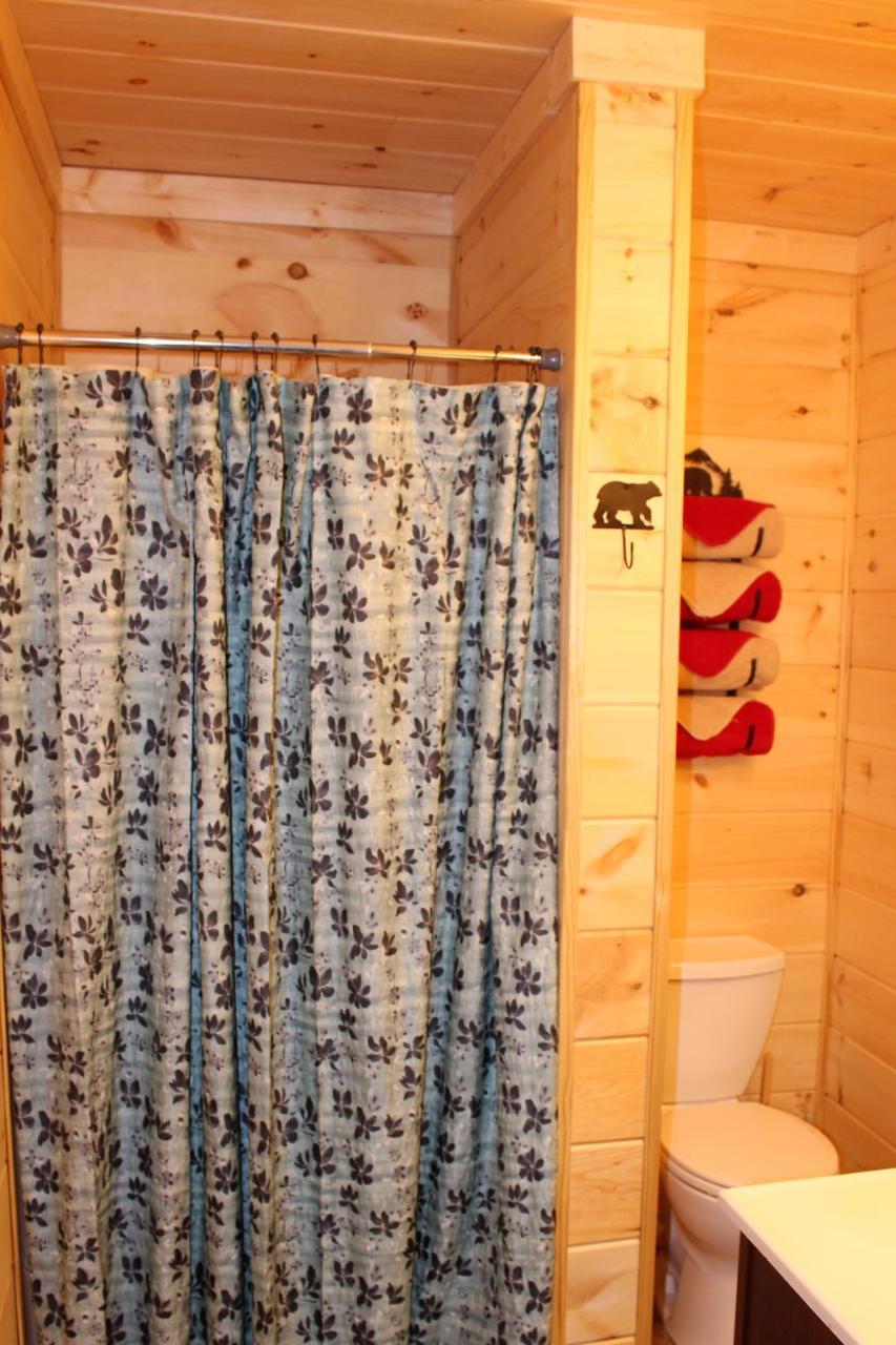 Spacious Downtown Condo Walking Distance To Downtown Gatlinburg Sleeps 6 Guests Luaran gambar