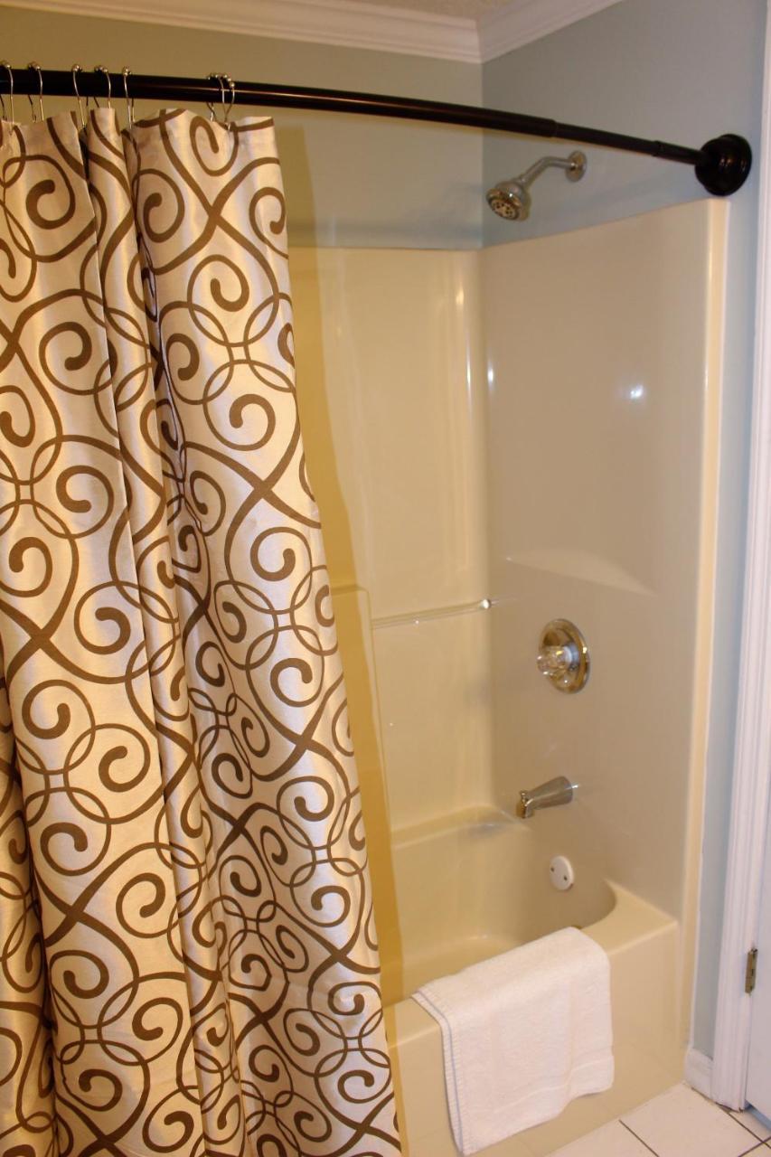 Spacious Downtown Condo Walking Distance To Downtown Gatlinburg Sleeps 6 Guests Luaran gambar