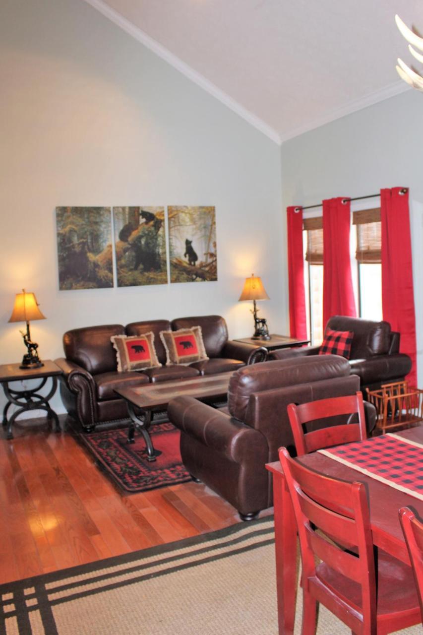 Spacious Downtown Condo Walking Distance To Downtown Gatlinburg Sleeps 6 Guests Luaran gambar