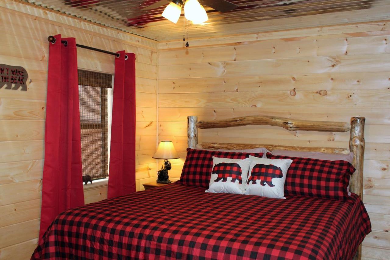 Spacious Downtown Condo Walking Distance To Downtown Gatlinburg Sleeps 6 Guests Luaran gambar