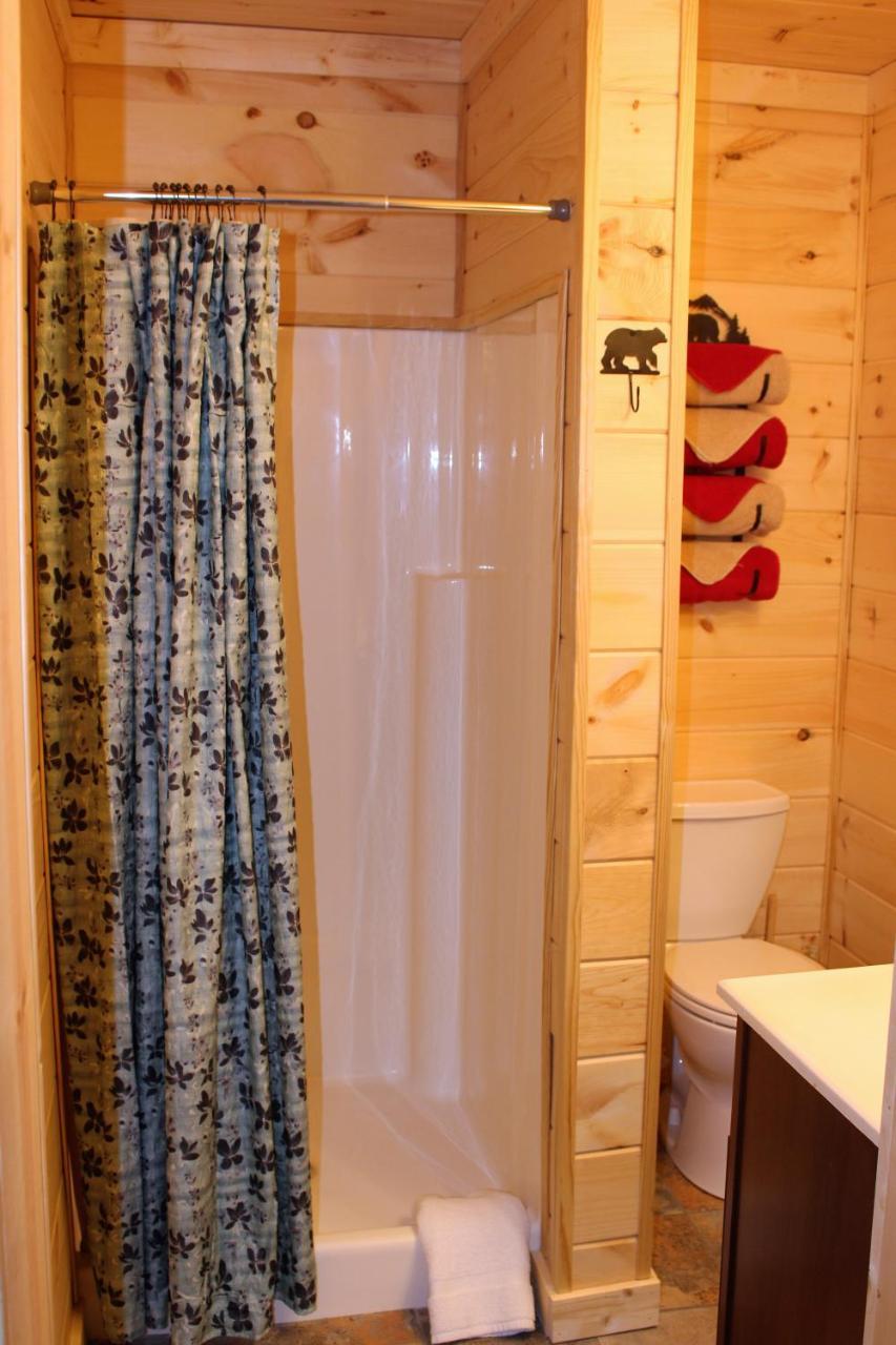 Spacious Downtown Condo Walking Distance To Downtown Gatlinburg Sleeps 6 Guests Luaran gambar