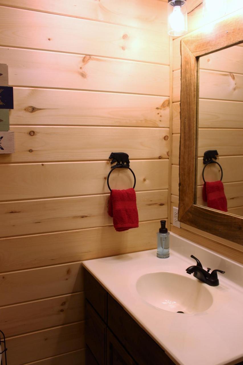 Spacious Downtown Condo Walking Distance To Downtown Gatlinburg Sleeps 6 Guests Luaran gambar